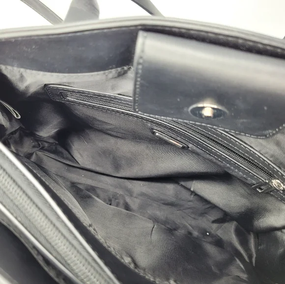 GUESS Purse Bundle - Picture 16 of 16